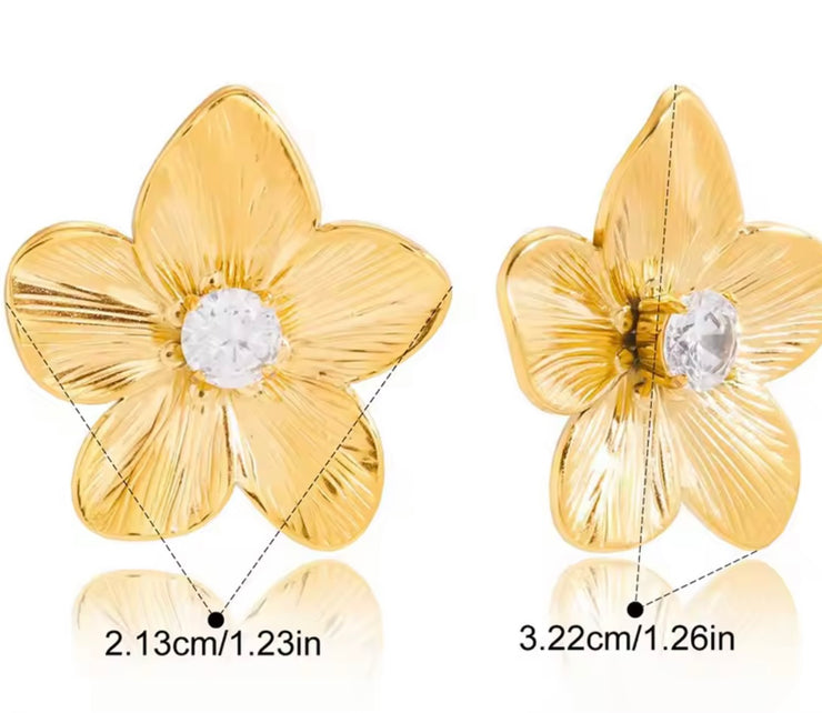 CLASSY FLOWER STUD
